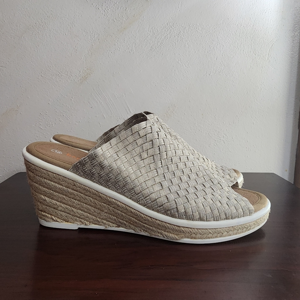 Bernie Mev. -Runs Small- Metallic Tan Slide Wedge Sandals size 38 6.5 6
